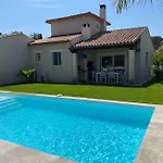 Belle Typique Du Sud Avec Grande Piscine Villa