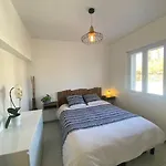 Belle Typique Du Sud Avec Grande Piscine