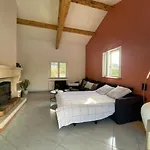 Belle Typique Du Sud Avec Grande Piscine