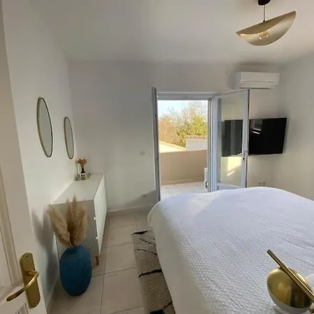 Vila Belle Typique Du Sud Avec Grande Piscine Assas