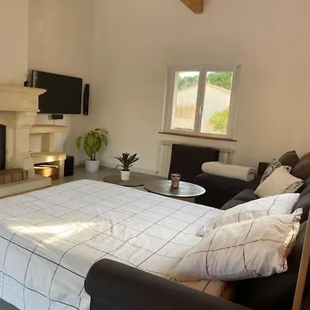 Belle Typique Du Sud Avec Grande Piscine Vila