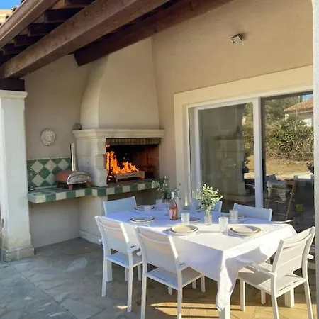 Vila Belle Typique Du Sud Avec Grande Piscine Assas